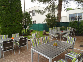 Clubhaus und Terrasse